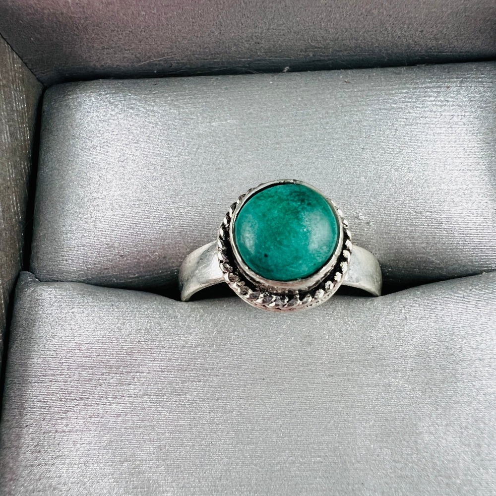 Silver Tone Green Cabochon Ring Size 9 Vintage Statement Artisan Style